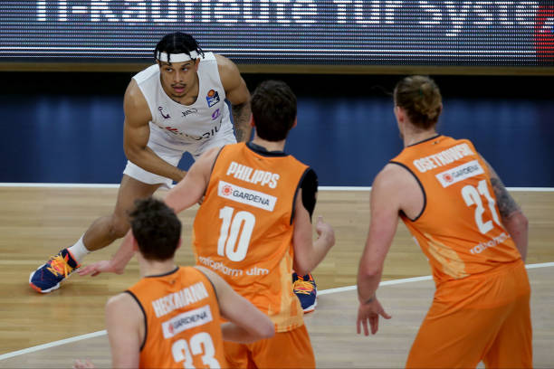 上角色定位 上角色定位